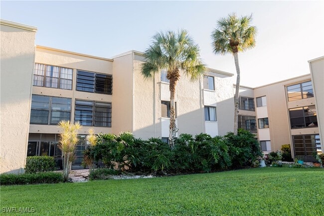 Building Photo - 3655 Boca Ciega Dr