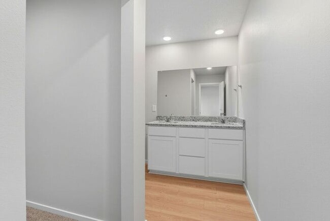 Building Photo - Spacious 4-Bedroom Home with Loft, 3 Baths & 3-Car Garage