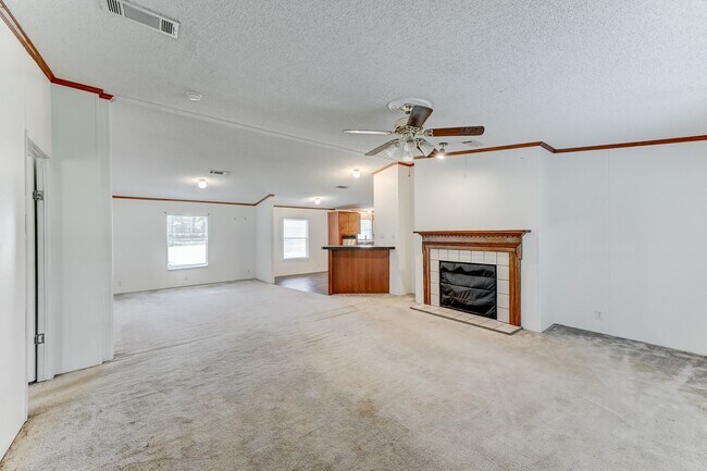 Building Photo - 418 County Rd 643