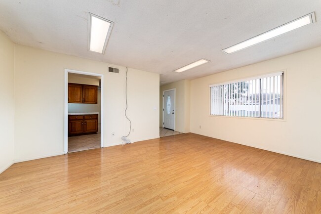 Building Photo - Charming Single-Story 3-Bed Home with Pool in Camarillo