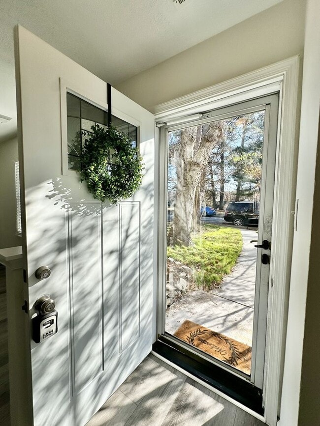 Building Photo - Updated & READY NOW!! A 3-Bedroom Great Neck Home! Excellent Schools! All Appliances Convey!