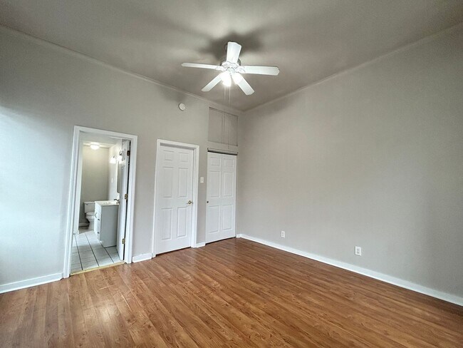 Building Photo - 2300 S 9th St