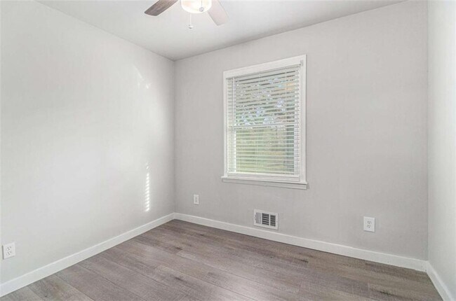 Building Photo - 187 Hamilton E Holmes Dr NW