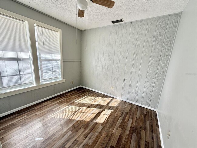 Building Photo - 1014 W Verona St