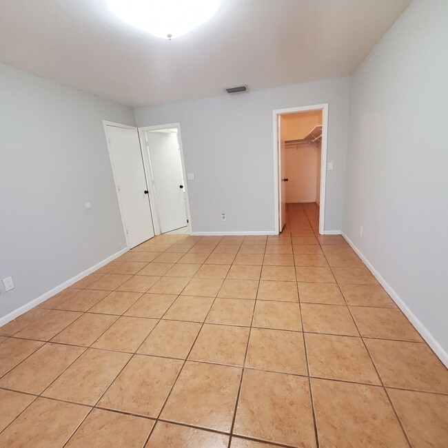 Building Photo - 419/421 Hancock Bridge Parkway