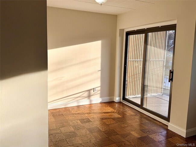 Building Photo - 505 White Plains Rd