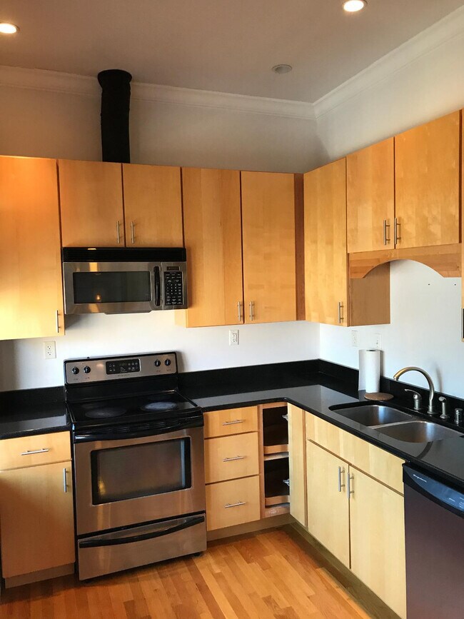 Building Photo - 380 S Upper St