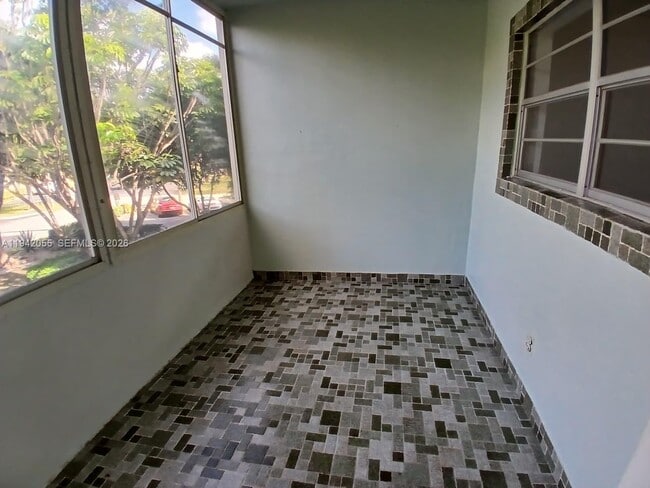 Building Photo - 5181 W Oakland Park Blvd