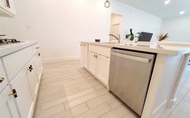 Building Photo - 27127 Cutleaf Daisy Ct