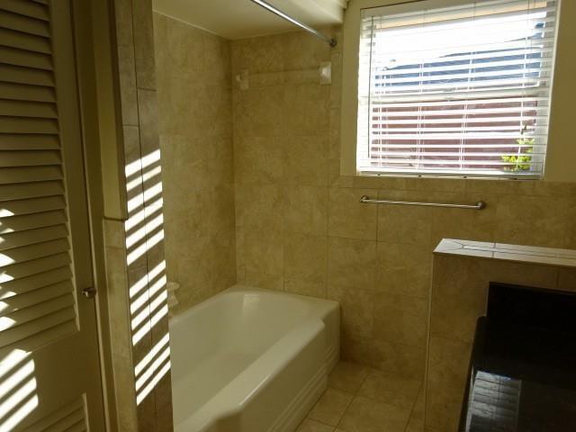 Building Photo - 6421 Lake Cir Dr