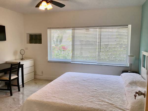 Building Photo - 3221 NE 7th St