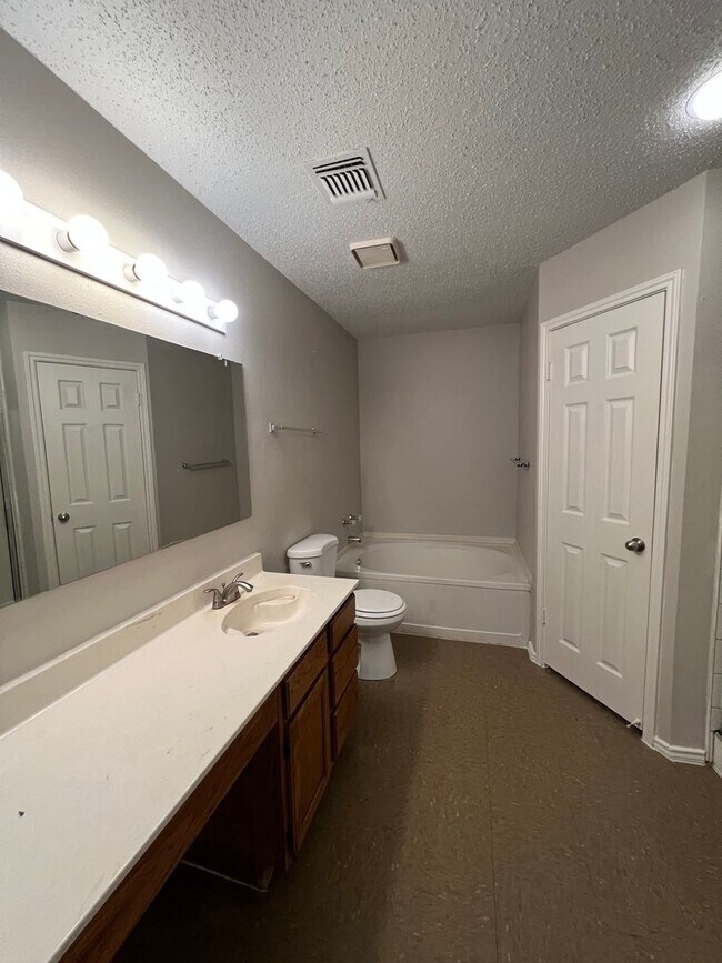 Building Photo - NICE & SPACIOUS!  3 BEDROOM / 2 BATH HOME LOCATED IN SPRING MEADOWS*FIREPLACE IN LIVING ROOM*