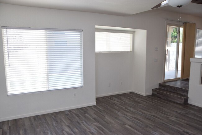 Building Photo - 8765 Country Pines Ave