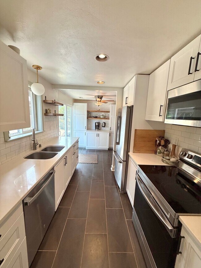 Building Photo - 3 BR West Seattle Home – Cozy and Convenie...