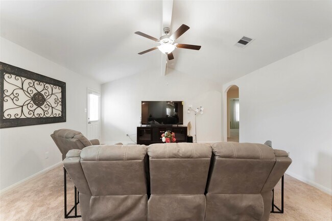 Building Photo - 408 Elaine Vly Dr