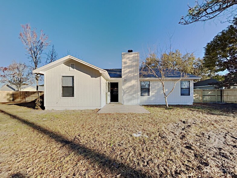 Building Photo - 9736 Villiers Dr S