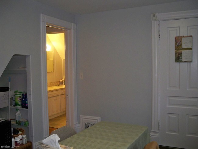 Building Photo - 2 br, 1 bath Duplex - 546 Lyon St NE Apt 2