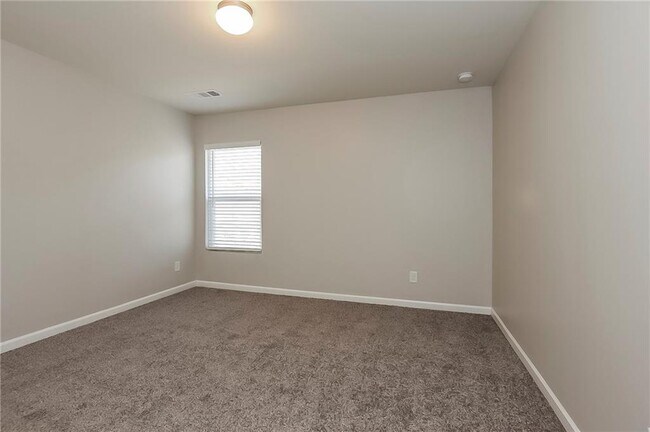 Building Photo - 607 Royal Crest Ct