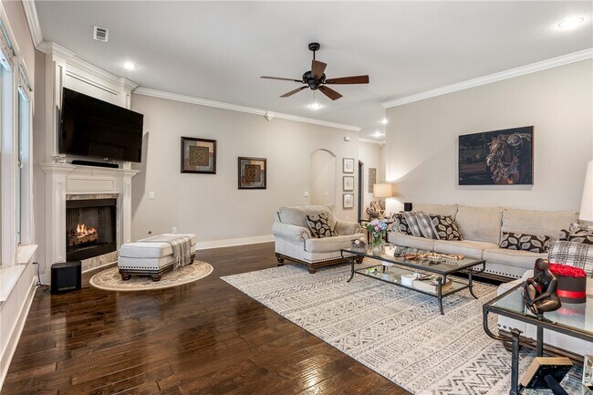 Building Photo - 1221 Stoneybrook Ln