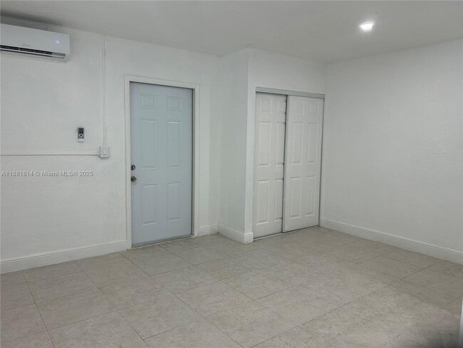 Building Photo - 2806 SW 35th Ave