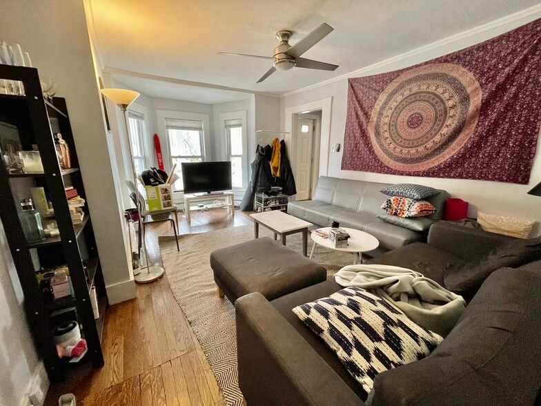 Building Photo - 158 Western Ave