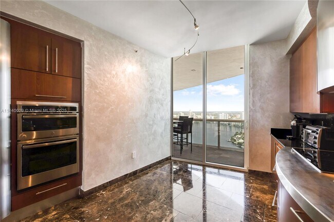 Building Photo - 18101 Collins Ave