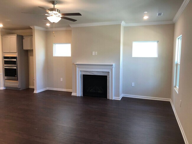 Building Photo - Modern 5 Bed | 3 Bath House in Cary