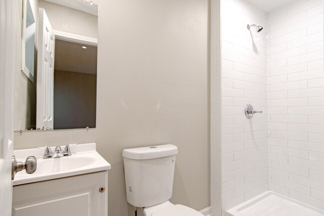 Building Photo - 895 Greg Dr