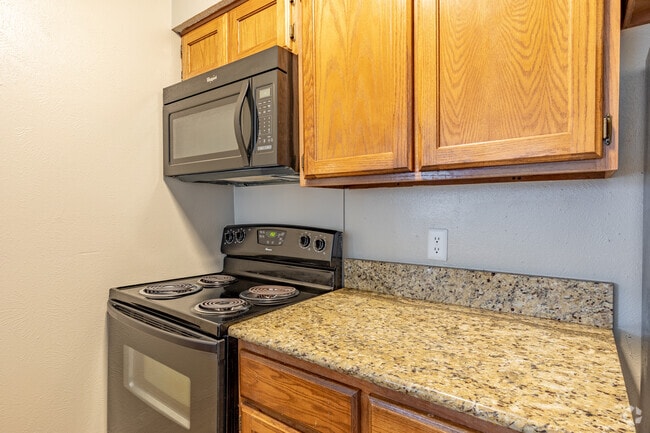 1BR, 1BA - 524 SF - Madeira Apartments