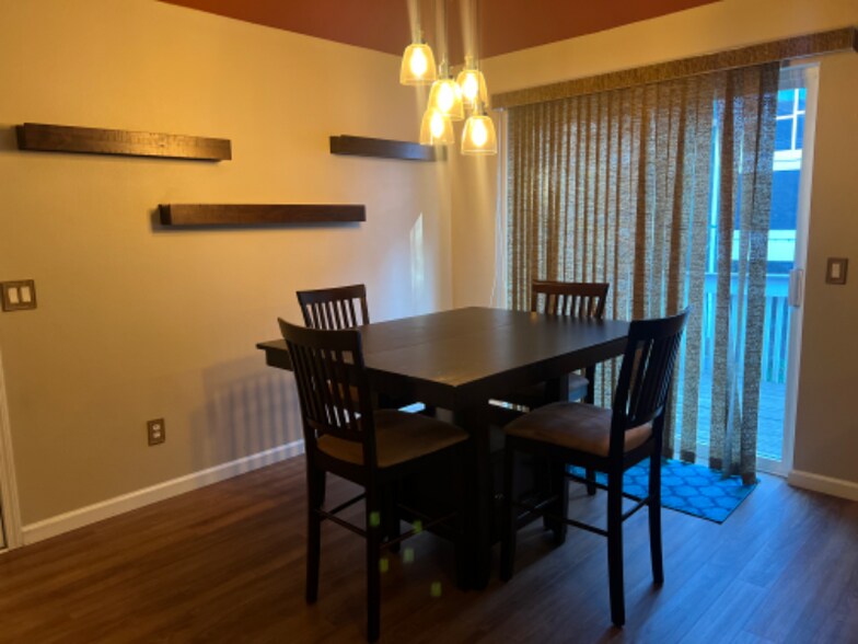 Building Photo - 723 N 8th St