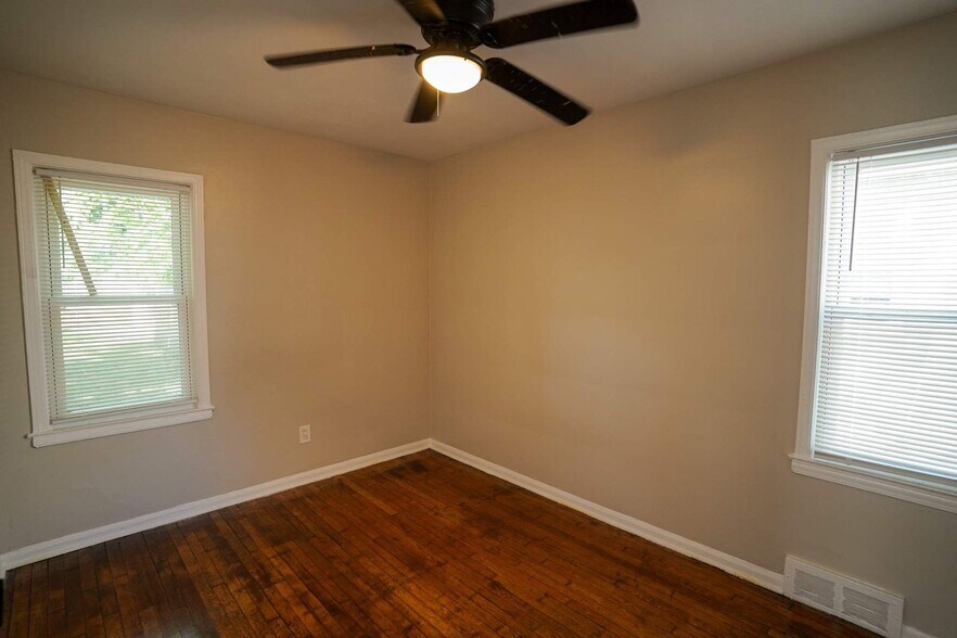 Building Photo - Fully Renovated 3-Bedroom Home – Move-In R...