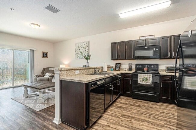 Building Photo - 5521 Yellowfin Ct