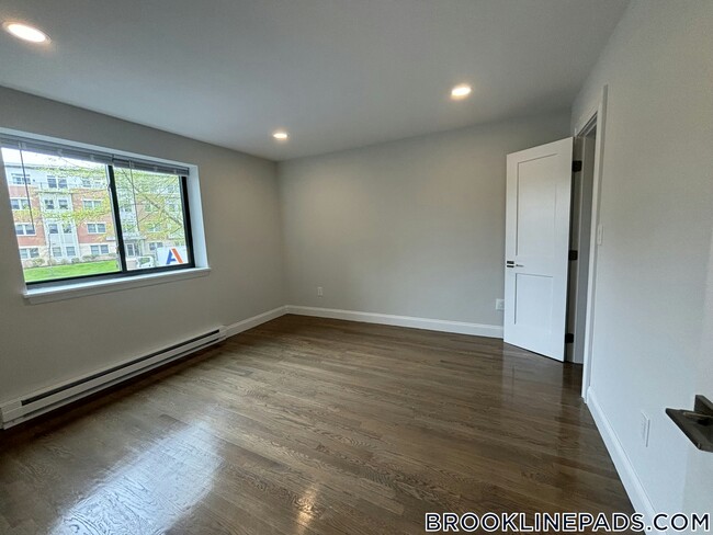 Building Photo - 320 Hammond Pond Pkwy