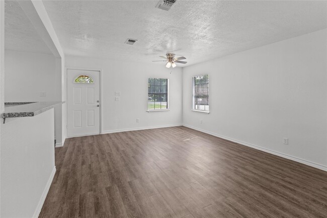 Building Photo - 805 28 1/2 St