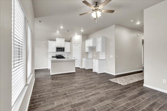 Building Photo - Adorable Brand New NE Edmond