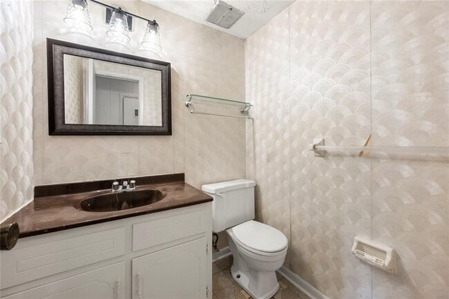 Building Photo - 4000 Pinehurst Pl