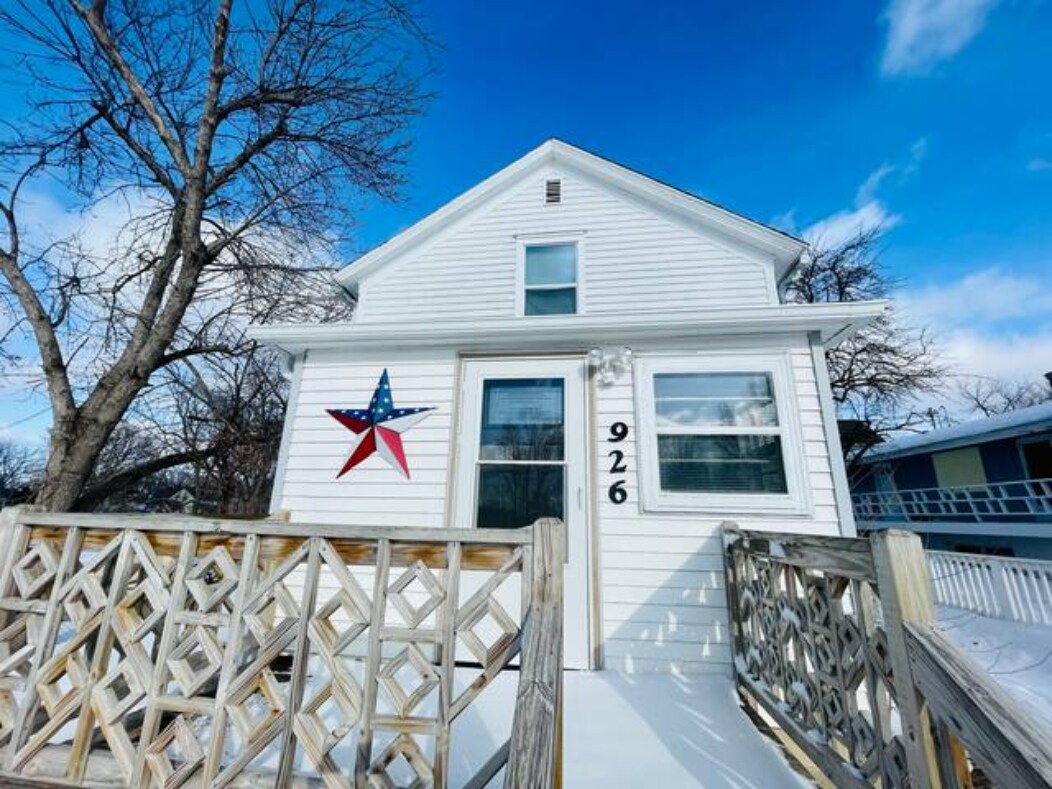 Building Photo - 926 N Walts Ave