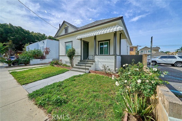 Building Photo - 844 N Van Ness Ave