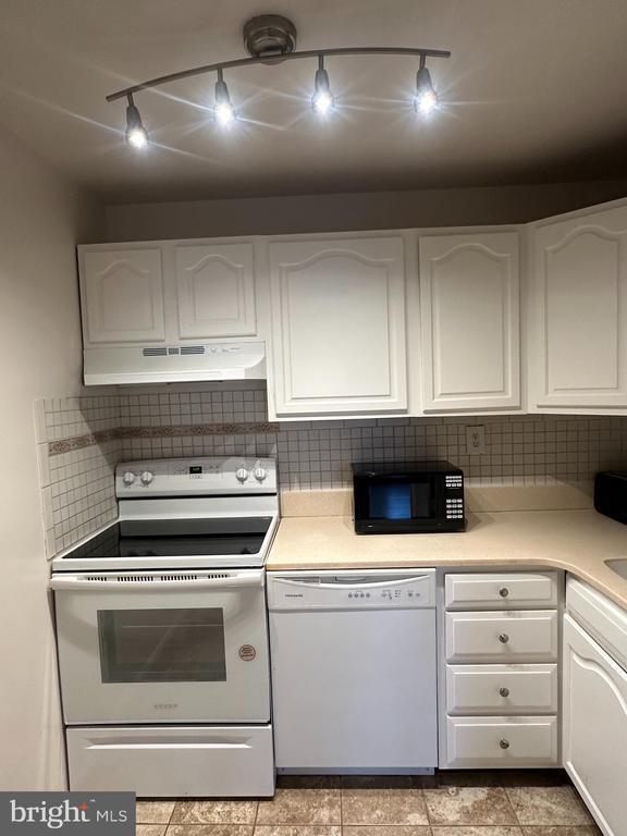 Building Photo - 2120 N St NW