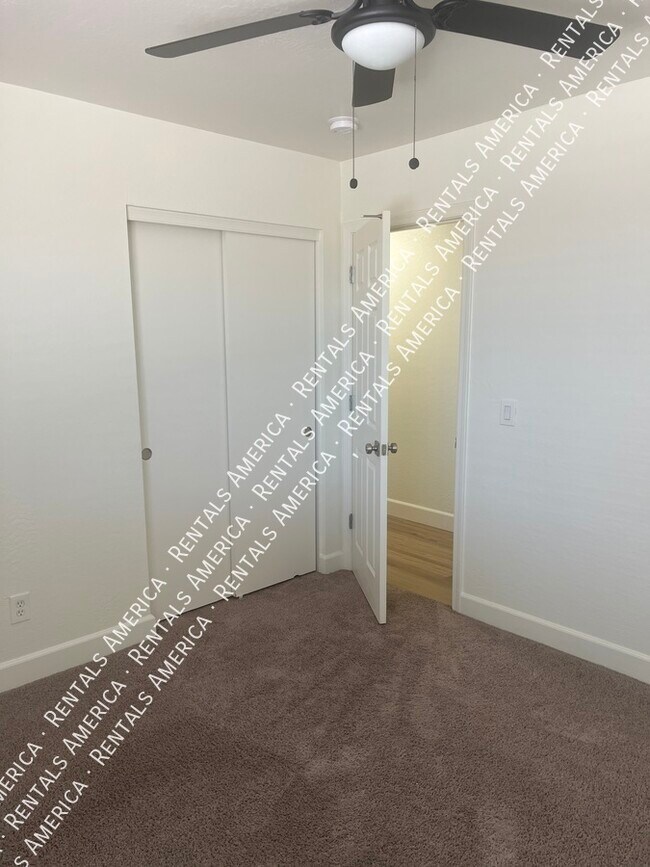 Building Photo - 3682 N French Pl