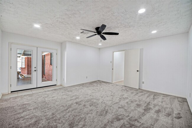 Building Photo - 3910 Chile Dr