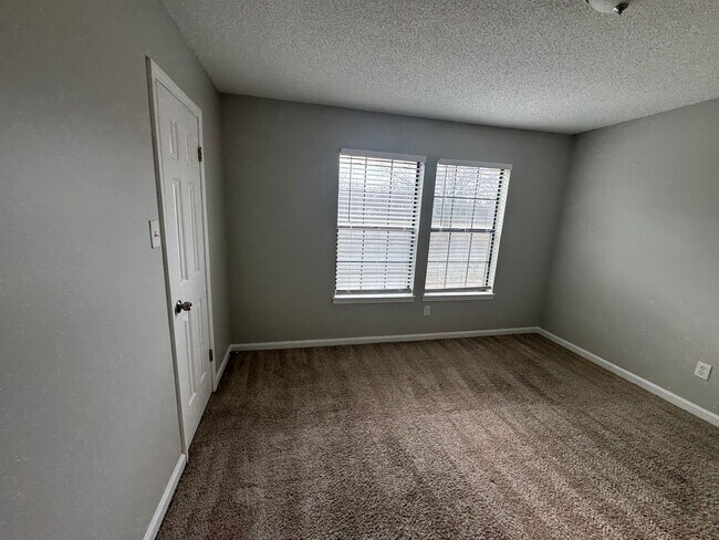 Building Photo - 3546 Christine Rd