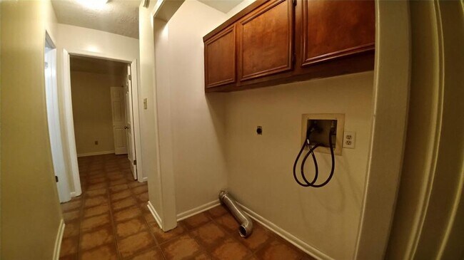 Building Photo - 3008 Manor Ln