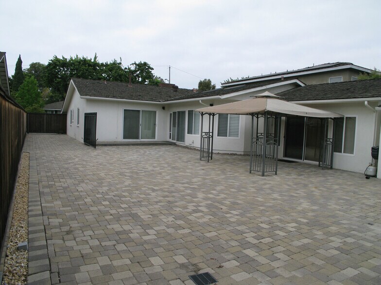 Building Photo - 5137 E Vista Hermosa St