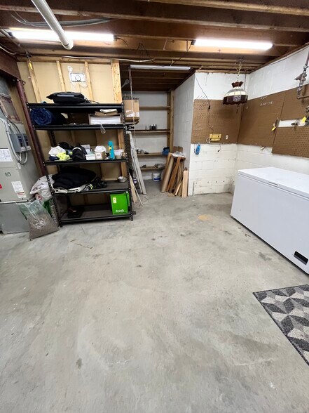 laundry utility room - 2147 Chapel Valley Ln