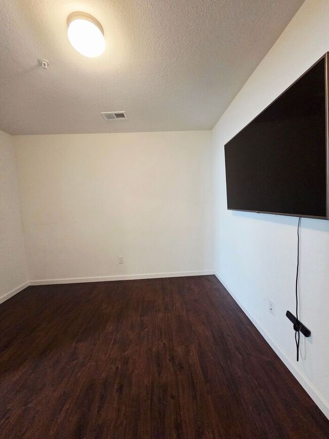 Building Photo - Charming, Spacious Townhome in a Prime Location | Move In Today & Save 50% on First Month