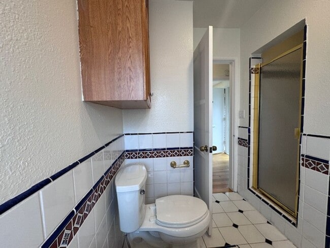 Building Photo - 3 bed & 2 bath home in EAST side Long Beach