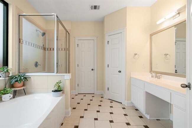 Building Photo - 9433 Hopeland Dr