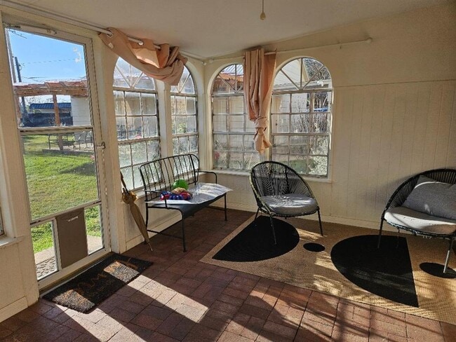 Building Photo - 710 N Avenue C