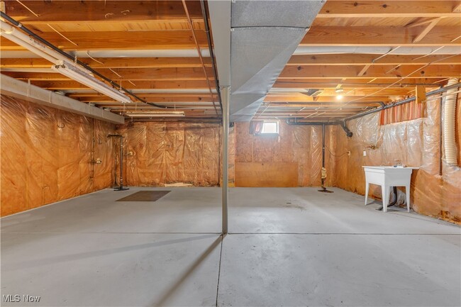 Building Photo - 1021 Larchview Dr